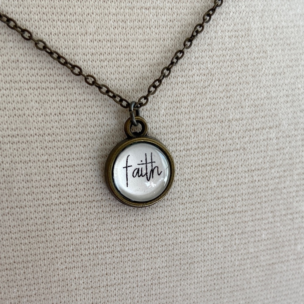 NWT Faith‎ Pendant Necklace